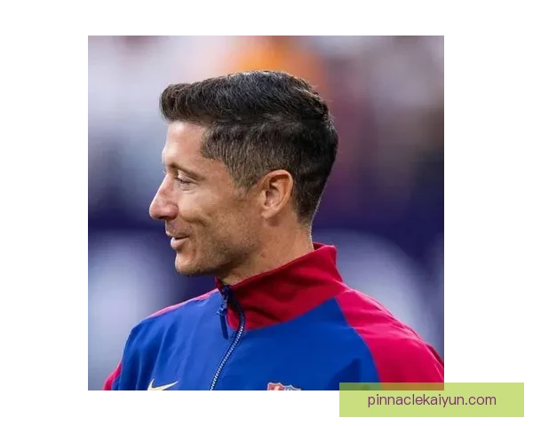 莱万多夫斯基实现生涯700球里程碑，状态持续提升引关注